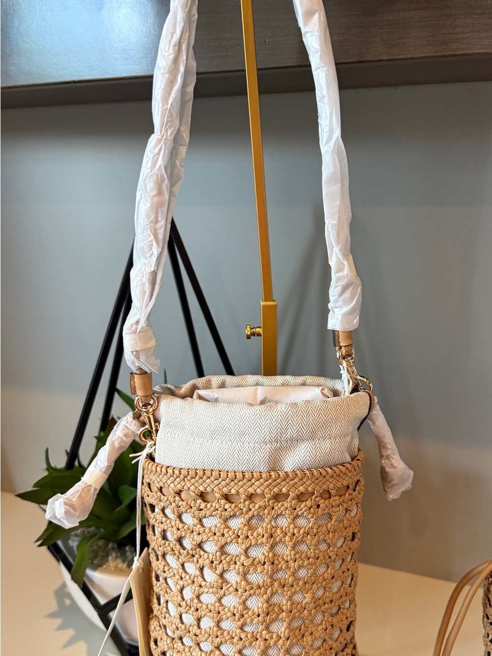 Tory Burch Bucket Bag in Honeycomb ! New with tags , no longer in stores - Picture 3 of 6